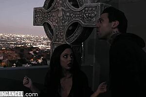 Whitney Wright gets her pussy licked and fucked by small hands and big tits