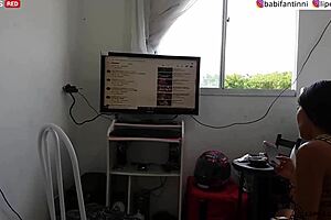 Masturbating and fucking: In Novinha’s rough session with her friend