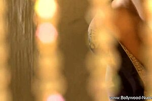 Her stunning moves are so mature Indian beauty seduces