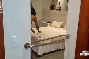 While Novinha’s delivery guy receives a surprise visit at her home…