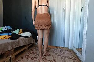 Amateur brunette wife explores roupas in homemade video