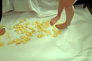 Footing fetish: Crush and grind with feet