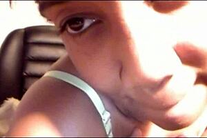 She masturbates to orgasm with bellowing ebony babe