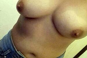 Live Amateur Immature girl gets off on Whatsapp and takes a pack
