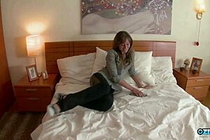 Teen girl waits in a hotel room then she gets her twat sucked and boned