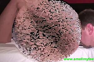 Girls with pretty feet and toes