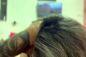 chegou em casa louca e caiu de boca na rola mole