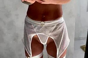 Monika Fox poses in front of the mirror 😍