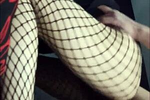 Convence a su cuñadita de 18 años de follar que buenas nalgas tiene