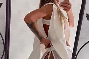 Monika Fox poses in front of the mirror 😍