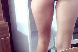 Filming my stepmom cleaning the fridge nearly naked, wow! 😲