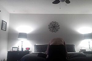 Tight690000 Moans Loudly As She Cums!