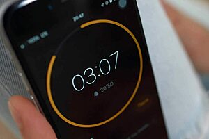 Redhead babe gets facial after spontaneous sex