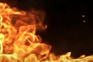 BBW Mary Jhuana enjoys vegan double penetration with vegetables.