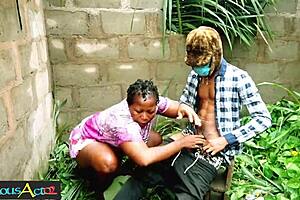 Czarna przyszłość: Hazel Grace dominuje w dzikim seksie na pieska z dużym kutasem