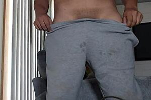 See a Latino guy jerk off in Chalatan's living room