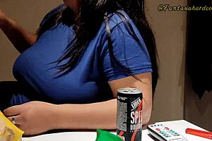 Mi amigo me viene a visitar y me dice para hacer una sesion de fotos y me termina pagando para follar gordita culona