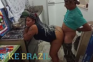 Fanny prado oficial1 veja o que essa gata aprontou o patr�o vai trabalhar e deixa a empregada para fazer almo�o para o azulejista s� e ela n�o resistiu e deu pra ele bem gostoso enquanto o patr�o estava no trabalho