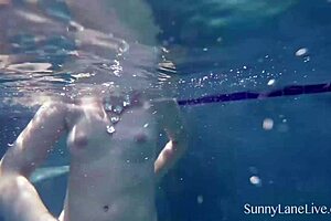 extra wet blonde sunny lane gives a penis pleasing bj in public pool 😍