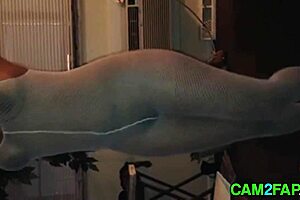 An ebony amateur flashes her ass freely in this black porn video.