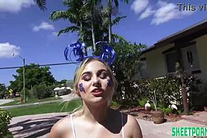 Does Aria Banks do anything for the team?