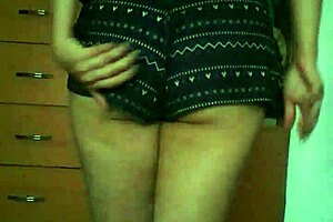 I admire my Venezuelan neighbor's beauty.