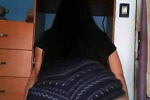 I admire my Venezuelan neighbor's beauty.