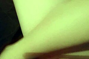 Amateur fingers to orgasm.