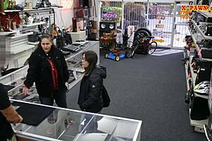 Two women attempt theft and are apprehended