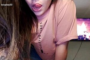 Modelo colombiana arrecha masturbandose en su cuarto