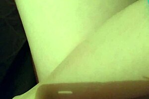 Amateur fingers to orgasm.