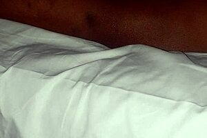 舌头动作 100 吃掉它！