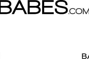 lexi bloom dances privately for me