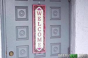 Josie Tucker tests Juan El Caballo Loco