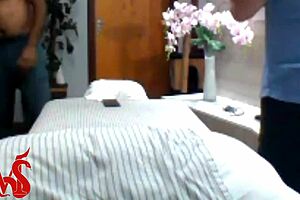 the massage on the naughty guy my friend recommended turned into bareback fun