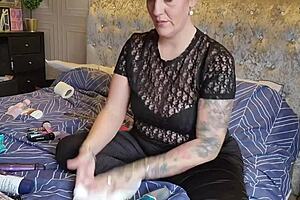 The mature wife explores her collection of sex toys in a homemade session