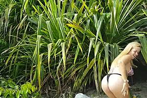 beach weekend turns intimate with best friend paty bumbum and fada mel