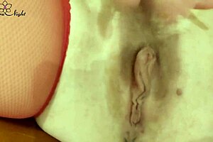 Watch babe in red stockings jerk off wet pussy!