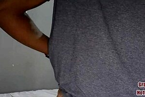 Esposa puta traiu o marido na propria cama do casal com o segun�a da rua e ainda deu o cuzinho. Anal assfucking with european cock for slut wife.