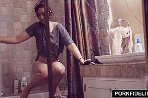 Nerdy Jodi Taylor Craves Deep Anal Action