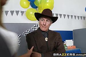 brazzers big tits at work with brynn tyler and tommy gunn sealing the deal