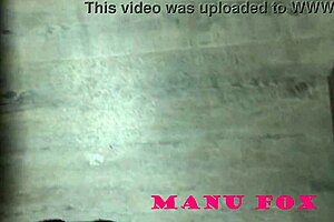 dando bucetinha no pole dance da boate