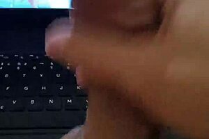 Assistindo Hentai E Gozando Gostoso