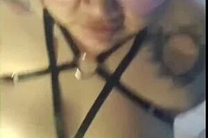 l�tigo esposas grilletes y antifas los juguetes favoritos de moocherry los uso para una tarde de sexo rudo