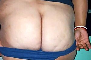 Indian Wife Dares to Go Naked on Hotel Lawn