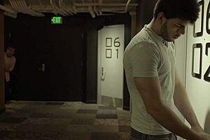 The delivery guy prefers the best bodybuilder neighbor for a rough encounter.