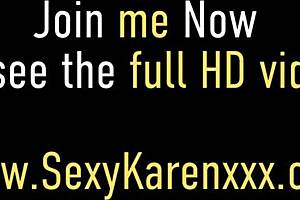 Nella stanza lingerie, milf con tette enormi Karen Fisher inizia a succhiare cazzo duro mentre Maggie Green guarda e si unisce al divertimento delle dita