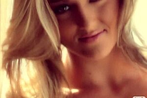 Katie Vernola Poses Pretty And Chic In Nude Photoshoot