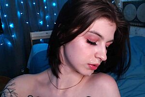 Hot teen reveals beautiful ass on webcam before intense fucking session