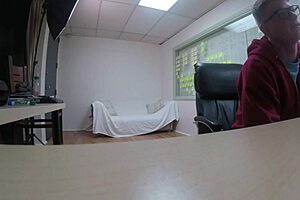 Gypsy girl giving fan oral POV in reality scene